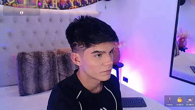 Snapshot of Dulcey_ chatting on 10-14-25, 04:24 Dulcey online show from 10-14-25, 04:24