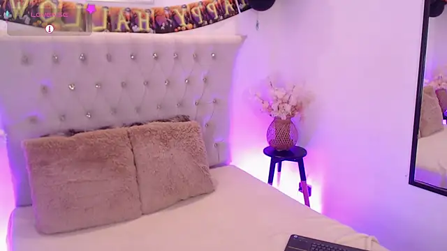 Snapshot of Dulcey_ chatting on 10-20-25, 04:13 Dulcey online show from 10-20-25, 04:13