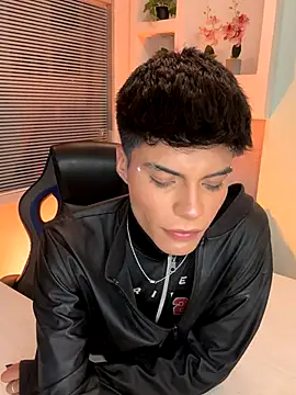 Snapshot of Dulcey_ chatting on 10-23-25, 04:34 Dulcey online show from 10-23-25, 04:34