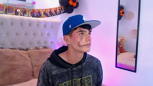 Snapshot of Dulcey_ chatting on 10-25-25, 05:59 Dulcey online show from 10-25-25, 05:59