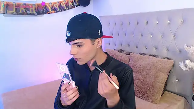 Snapshot of Dulcey_ chatting on 10-26-25, 04:07 Dulcey online show from 10-26-25, 04:07