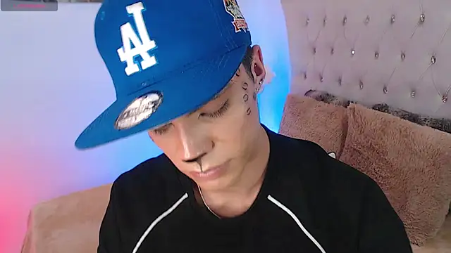 Snapshot of Dulcey_ chatting on 10-29-25, 03:53 Dulcey online show from 10-29-25, 03:53