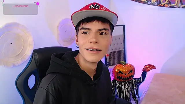 Snapshot of Dulcey_ chatting on 10-30-25, 04:58 Dulcey online show from 10-30-25, 04:58