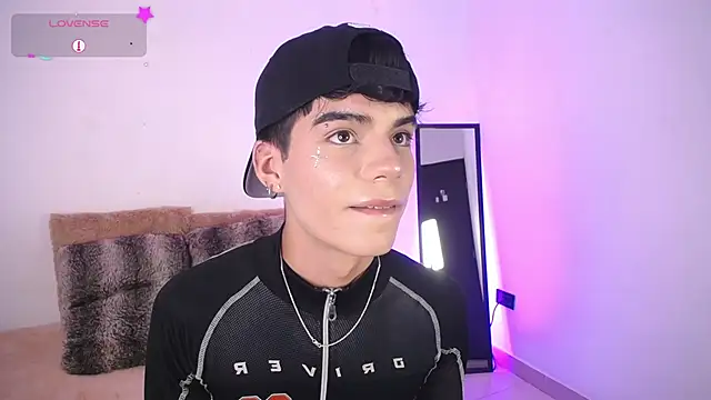 Snapshot of Dulcey_ chatting on 11-02-25, 10:45 Dulcey online show from 11-02-25, 10:45