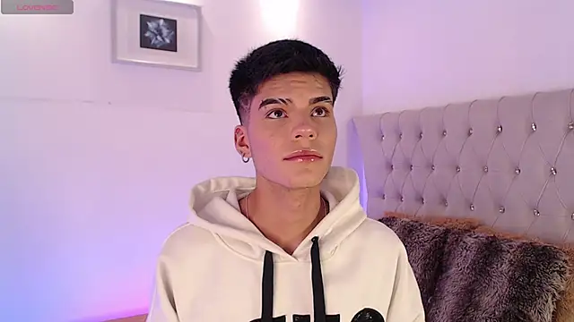 Snapshot of Dulcey_ chatting on 11-08-25, 04:45 Dulcey online show from 11-08-25, 04:45