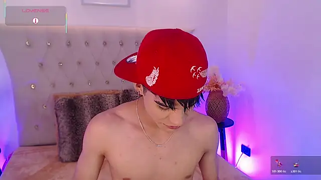 Snapshot of Dulcey_ chatting on 11-22-25, 04:44 Dulcey online show from 11-22-25, 04:44