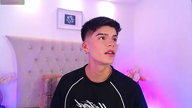 Snapshot of Dulcey_ chatting on 11-24-25, 04:34 Dulcey online show from 11-24-25, 04:34