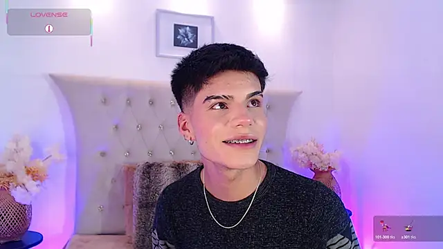 Snapshot of Dulcey_ chatting on 11-26-25, 04:24 Dulcey online show from 11-26-25, 04:24