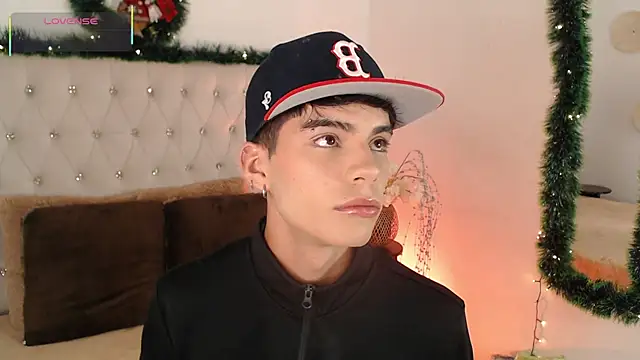 Snapshot of Dulcey_ chatting on 12-14-25, 04:29 Dulcey online show from 12-14-25, 04:29