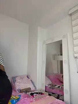 Snapshot of _Zahara_ chatting on 12-22-25, 12:07 Zahara online show from 12-22-25, 12:07