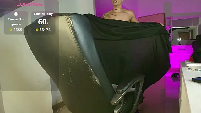 Snapshot of sebas_palacioo chatting on 10-10-25, 05:17 sebas palacioo online show from 10-10-25, 05:17