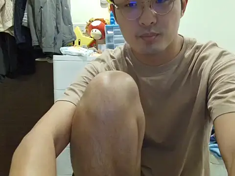 Snapshot of kirkcantop chatting on 11-25-25, 12:43 kirkcantop online show from 11-25-25, 12:43