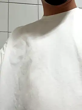 Snapshot of kirkcantop chatting on 11-26-25, 04:41 kirkcantop online show from 11-26-25, 04:41