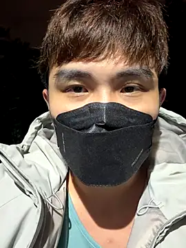 Snapshot of kirkcantop chatting on 12-21-25, 04:36 kirkcantop online show from 12-21-25, 04:36