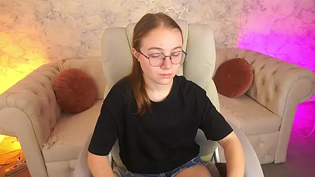 ArrinaWairr online show from 11-04-25, 08:35