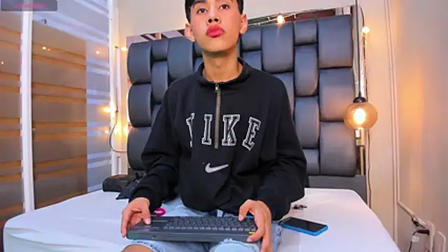 Jim twink online show from 11-04-25, 07:35