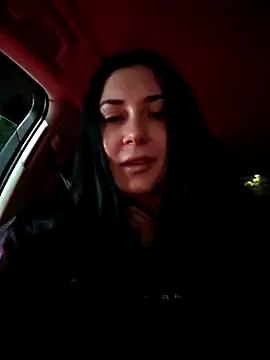 Snapshot of SaraViss20 chatting on 10-15-25, 05:24 SaraViss20 online show from 10-15-25, 05:24