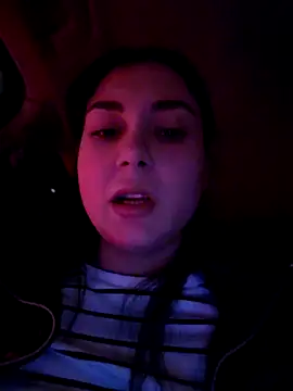 Snapshot of SaraViss20 chatting on 12-17-25, 06:25 SaraViss20 online show from 12-17-25, 06:25