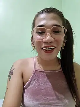 Snapshot of precious_RoseDoll chatting on 10-21-25, 02:23 precious RoseDoll online show from 10-21-25, 02:23