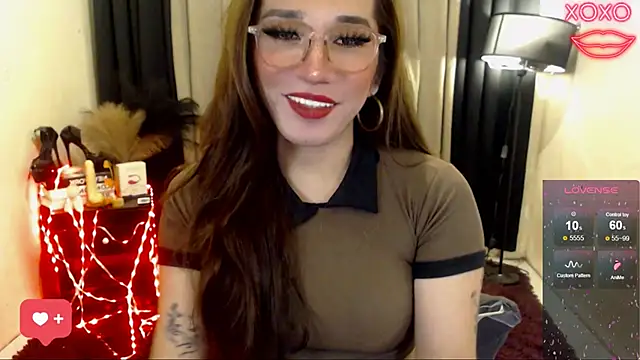 Snapshot of precious_RoseDoll chatting on 11-03-25, 06:47 precious RoseDoll online show from 11-03-25, 06:47