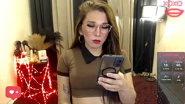 Snapshot of precious_RoseDoll chatting on 11-06-25, 03:29 precious RoseDoll online show from 11-06-25, 03:29