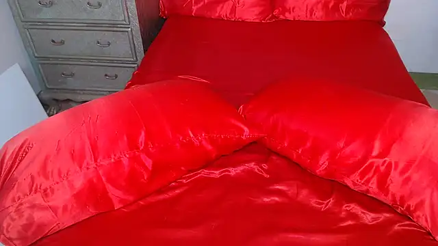 Snapshot of Ambra_ chatting on 10-26-25, 02:56 Ambra online show from 10-26-25, 02:56