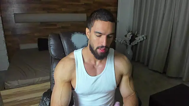 Snapshot of IvanHydee chatting on 07-18-26, 04:38 IvanHydee online show from 07-18-26, 04:38