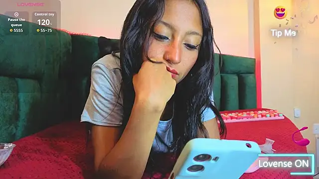 Snapshot of Sheilly_brown chatting on 06-15-26, 08:33 Sheilly brown online show from 06-15-26, 08:33