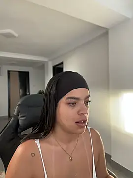 JuanitaMore01 online show from 04-02-26, 10:07