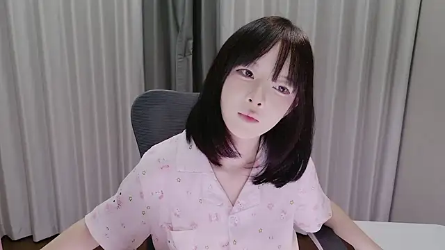 Snapshot of EnEn_xiaobao chatting on 09-13-25, 03:45 EnEn xiaobao online show from 09-13-25, 03:45