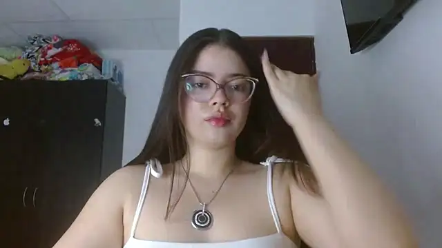 Snapshot of Valentina2390 chatting on 05-05-26, 01:35 Valentina2390 online show from 05-05-26, 01:35