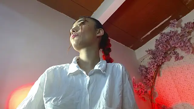 Snapshot of Liawood1 chatting on 09-20-25, 01:23 Liawood1 online show from 09-20-25, 01:23