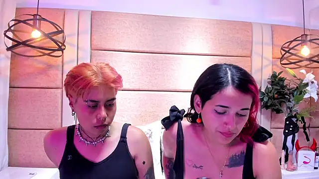 AnnieAndReach online show from 12-22-25, 07:33