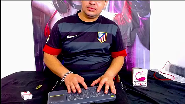 Snapshot of smith_hot29 chatting on 09-09-25, 04:01 smith hot29 online show from 09-09-25, 04:01