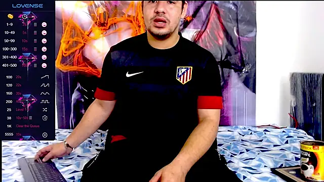 Snapshot of smith_hot29 chatting on 10-26-25, 04:18 smith hot29 online show from 10-26-25, 04:18