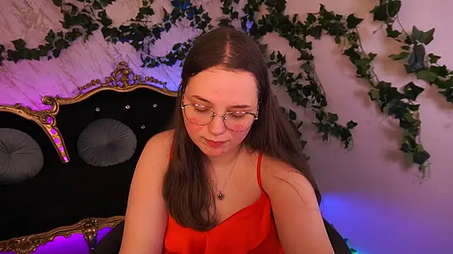 Snapshot of SophieDreamss chatting on 10-18-25, 01:56 SophieDreamss online show from 10-18-25, 01:56