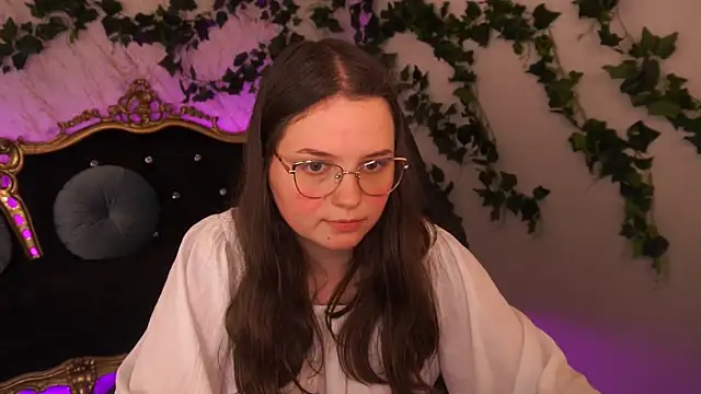 Snapshot of SophieDreamss chatting on 10-23-25, 02:05 SophieDreamss online show from 10-23-25, 02:05