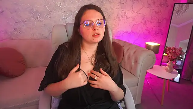 Snapshot of SophieDreamss chatting on 11-10-25, 03:00 SophieDreamss online show from 11-10-25, 03:00