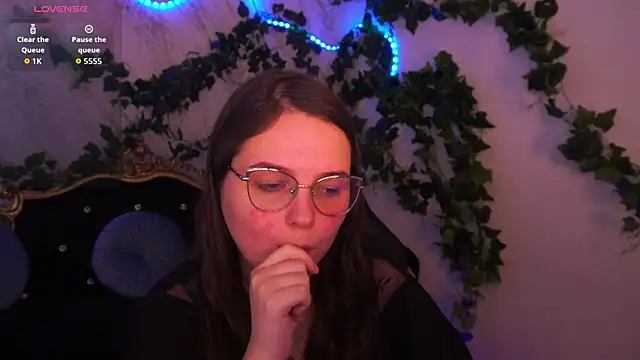 Snapshot of SophieDreamss chatting on 11-12-25, 02:28 SophieDreamss online show from 11-12-25, 02:28