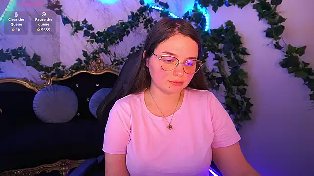 Snapshot of SophieDreamss chatting on 11-15-25, 03:08 SophieDreamss online show from 11-15-25, 03:08