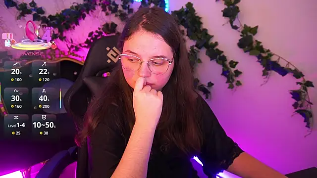 Snapshot of SophieDreamss chatting on 11-21-25, 02:38 SophieDreamss online show from 11-21-25, 02:38