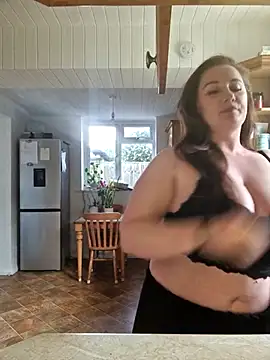 RosieMilff online show from 11-13-25, 10:03