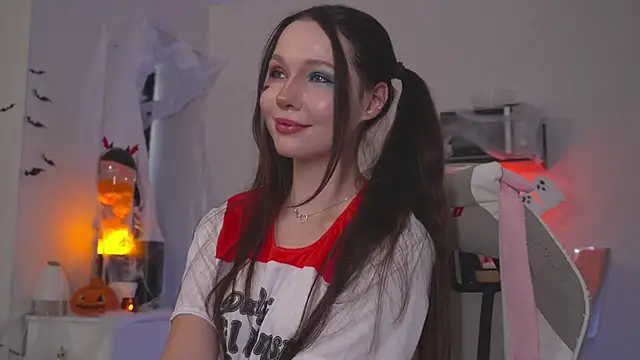 Snapshot of kategoodgirl chatting on 10-31-25, 08:48 kategoodgirl online show from 10-31-25, 08:48