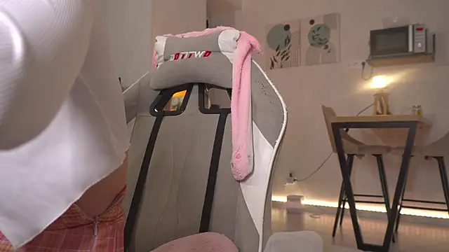 Snapshot of kategoodgirl chatting on 11-19-25, 10:26 kategoodgirl online show from 11-19-25, 10:26