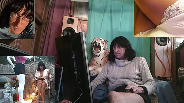 Snapshot of SissiDomination chatting on 02-06-26, 08:01 SissiDomination online show from 02-06-26, 08:01