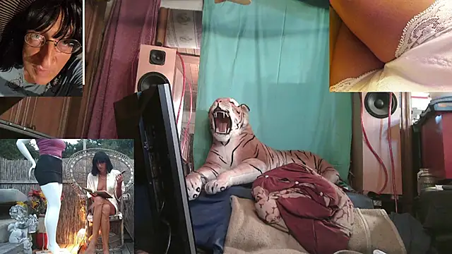 Snapshot of SissiDomination chatting on 02-16-26, 07:54 SissiDomination online show from 02-16-26, 07:54