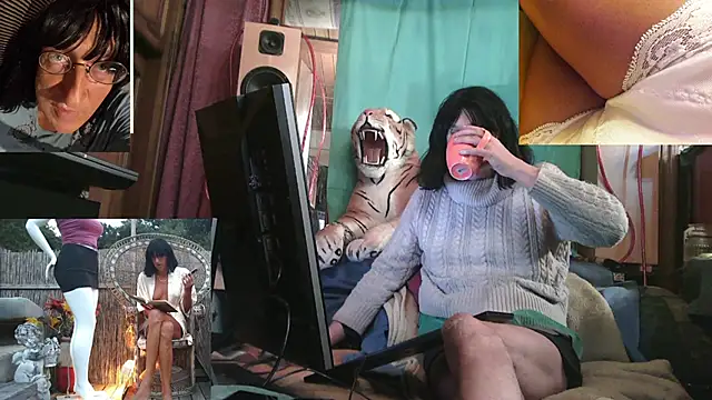 Snapshot of SissiDomination chatting on 02-25-26, 10:30 SissiDomination online show from 02-25-26, 10:30