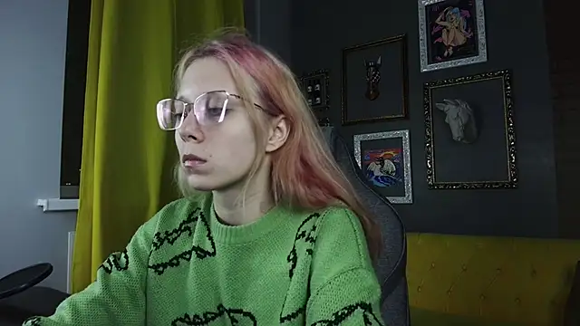 Snapshot of SakuraBliss chatting on 10-28-25, 02:20 SakuraBliss online show from 10-28-25, 02:20