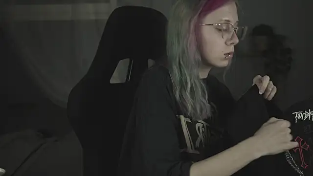 Snapshot of SakuraBliss chatting on 11-24-25, 10:04 SakuraBliss online show from 11-24-25, 10:04