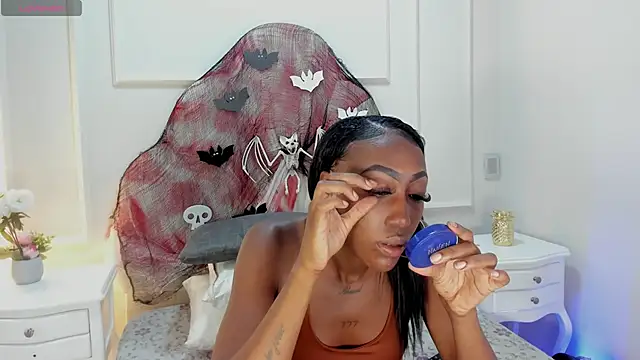 Anamonrroe online show from 10-23-25, 07:56